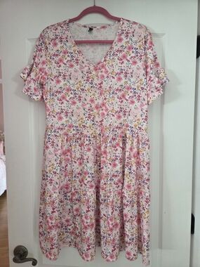 XL Floral Pink V-Neck  Dress Knee Length